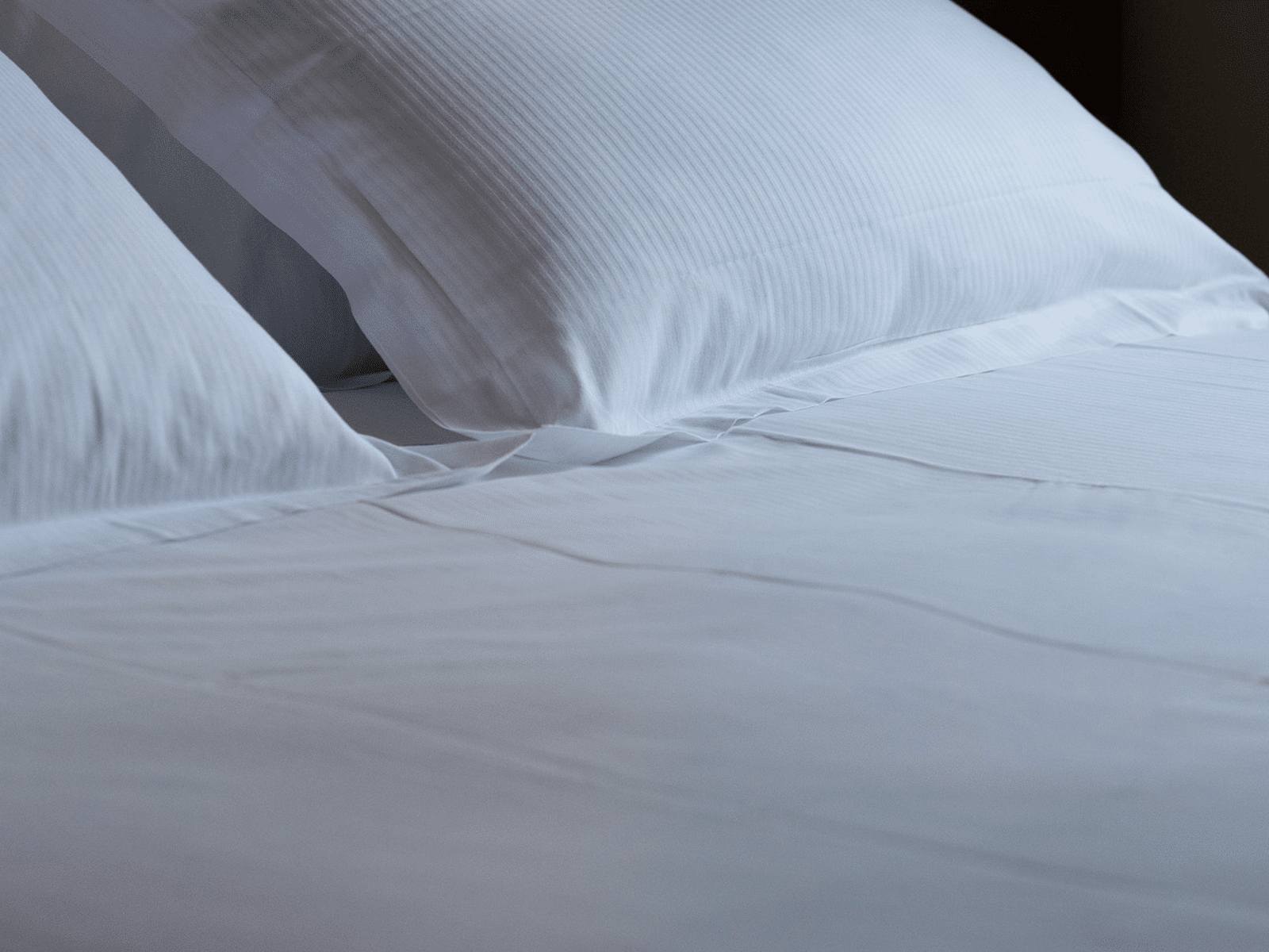 Lusso Discreto en la GV Suite Cama matrimonial inmaculada en la suite de lujo en Roma.