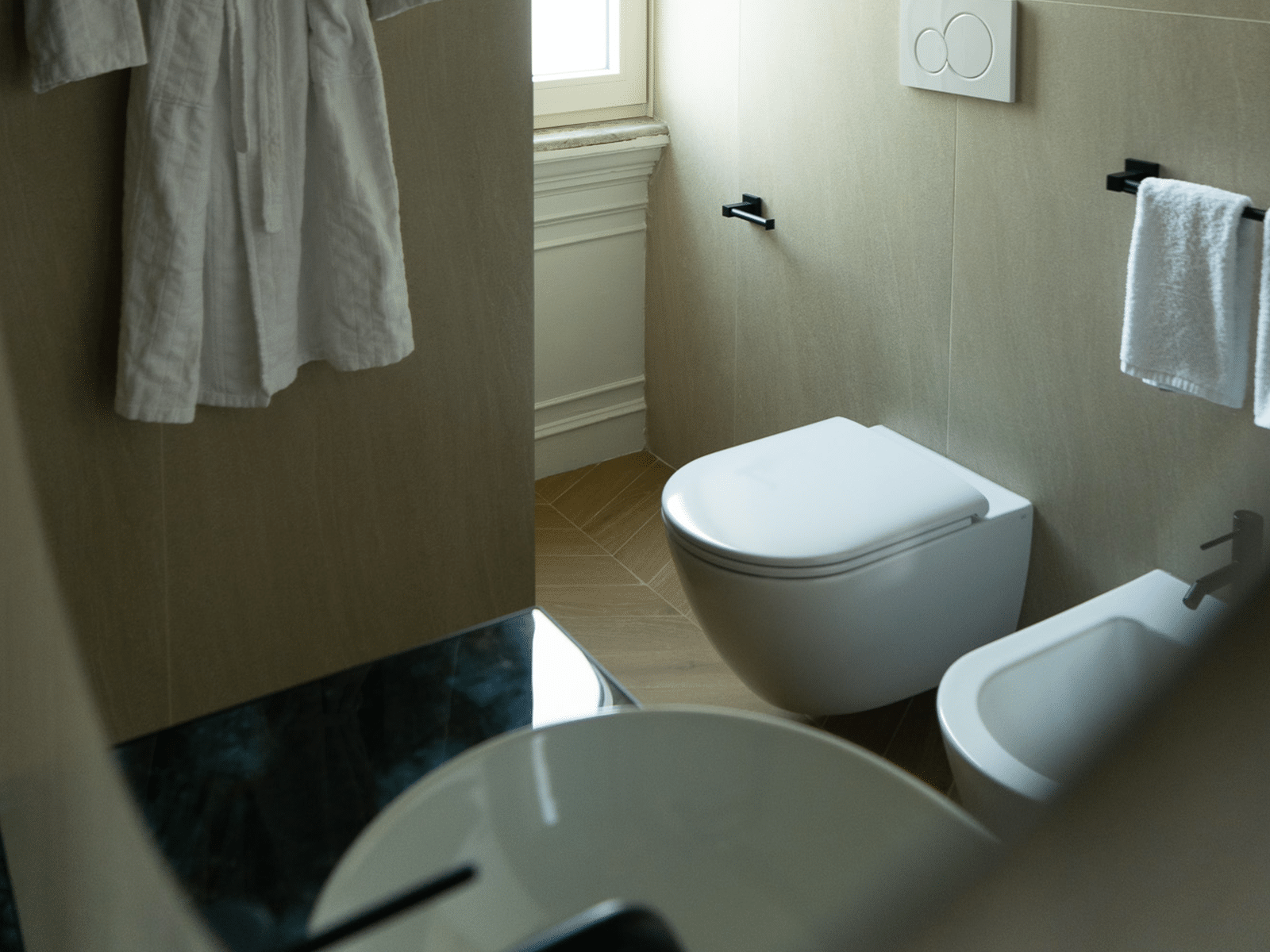 Élégance Moderne et Raffinée Salle de bain au design raffiné chez GV Suite Collection.