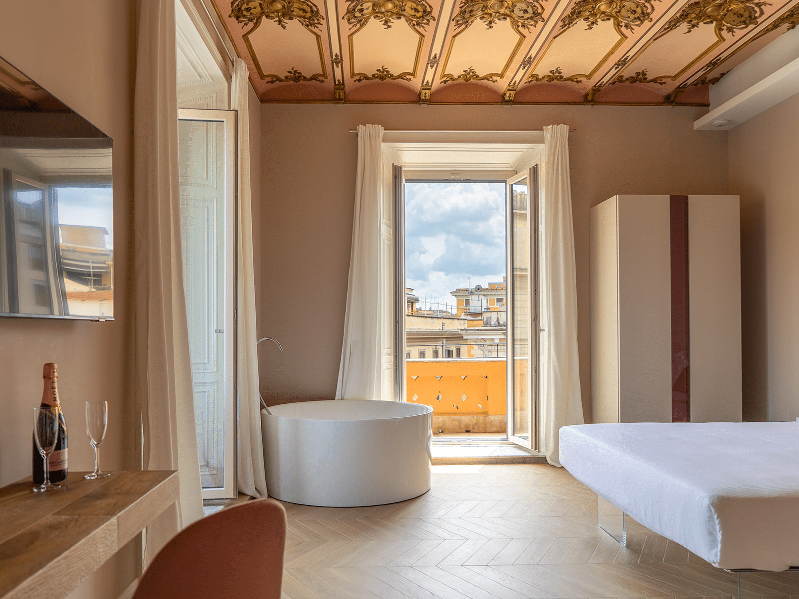Lusso Élégant en Suite Romaine Chambre avec mobilier moderne et vue sur Rome.